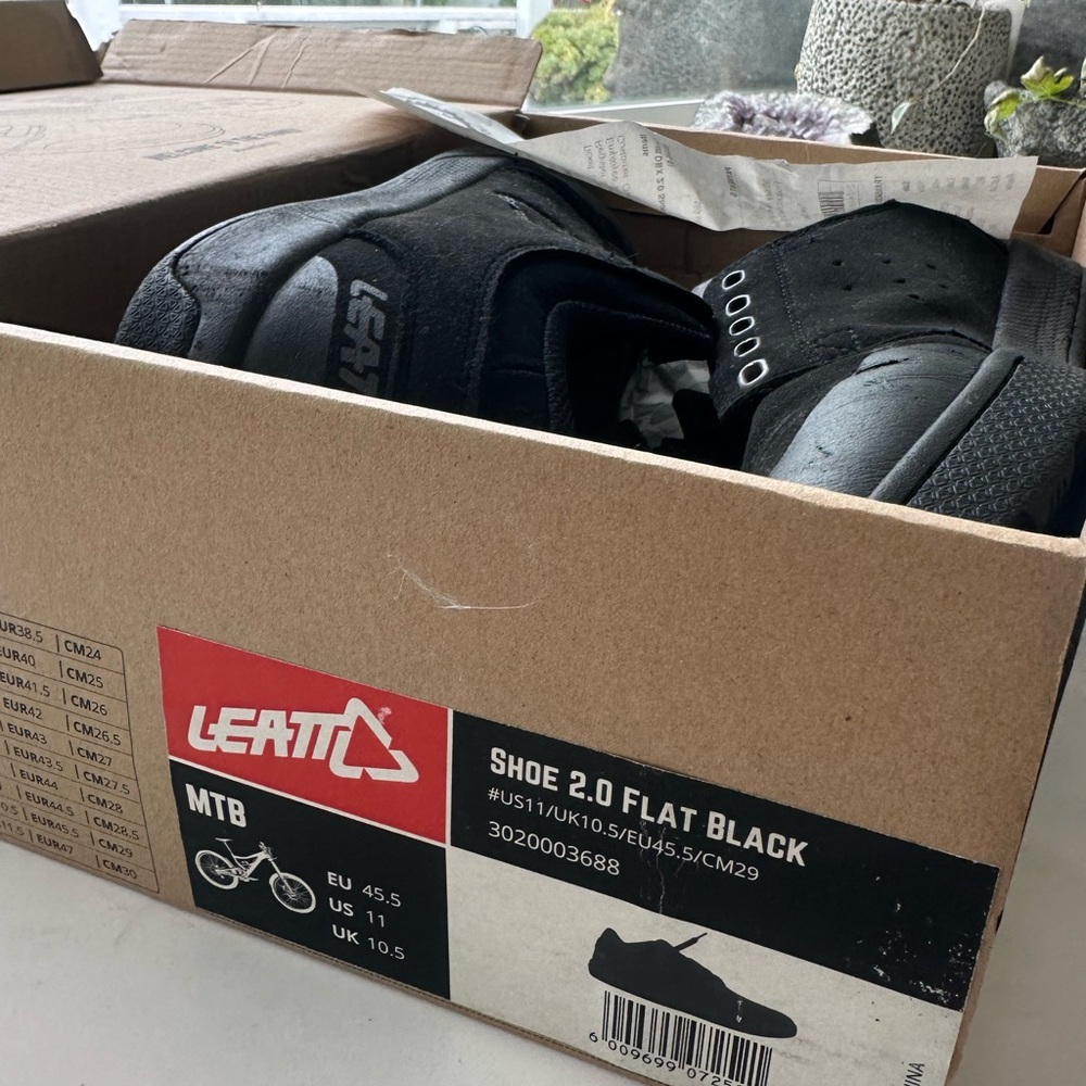 Worn once Leatt 11 DBX 2.0 shoes MTB